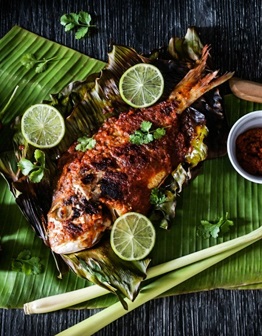 fish rapped in banana-leaf